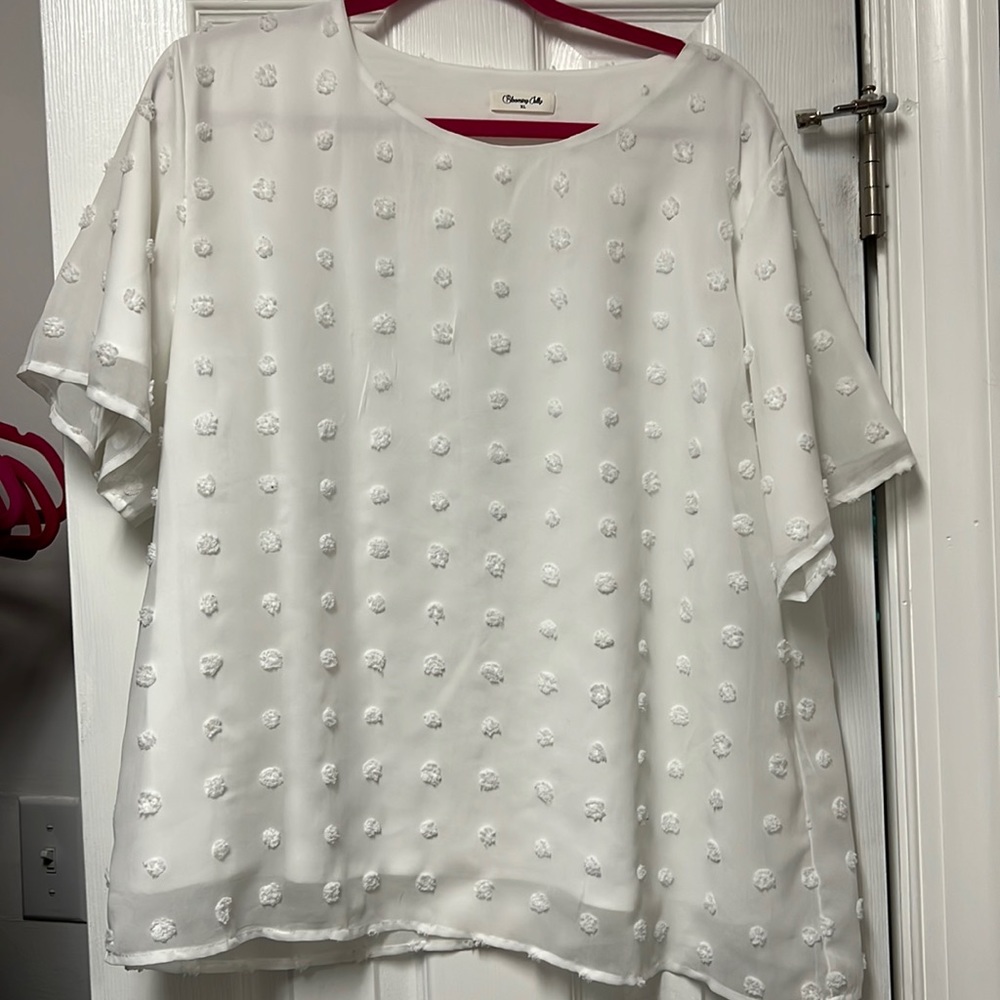 White Pom shirt in XL